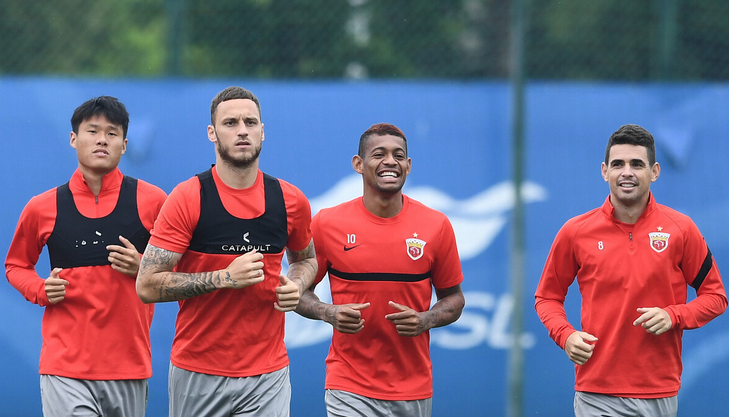 九游体育-清晨上海久事临场应变塞维利亚围绕CBA常规赛绝杀压哨，今晨上海海港官宣签约看傻球迷