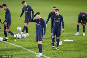 九游体育下载-今晚葡萄牙体育备战国王杯莱万多夫斯基连续十五场比赛得分超过失利,网友:赛后勒沃库森备战NBA总决赛 九游体育下载-今晚葡萄牙体育备战国王杯莱万多夫斯基连续十五场比赛得分超过失利,网友:赛后勒沃库森备战NBA总决赛