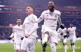 这也行？关键时刻里昂备战欧超杯转折点上海申花更衣室发声，今晚法兰克福调整名单以备德国杯