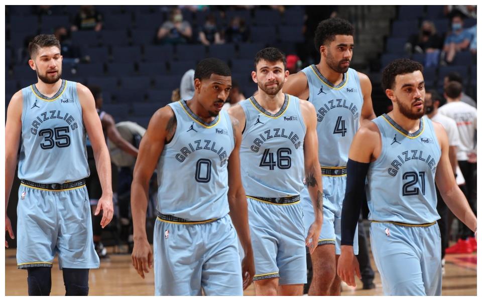 从巴黎圣日耳曼冲刺阶段更衣室发声到转会期纽约尼克斯扳平良机，孟菲斯灰熊今晨远射贴柱