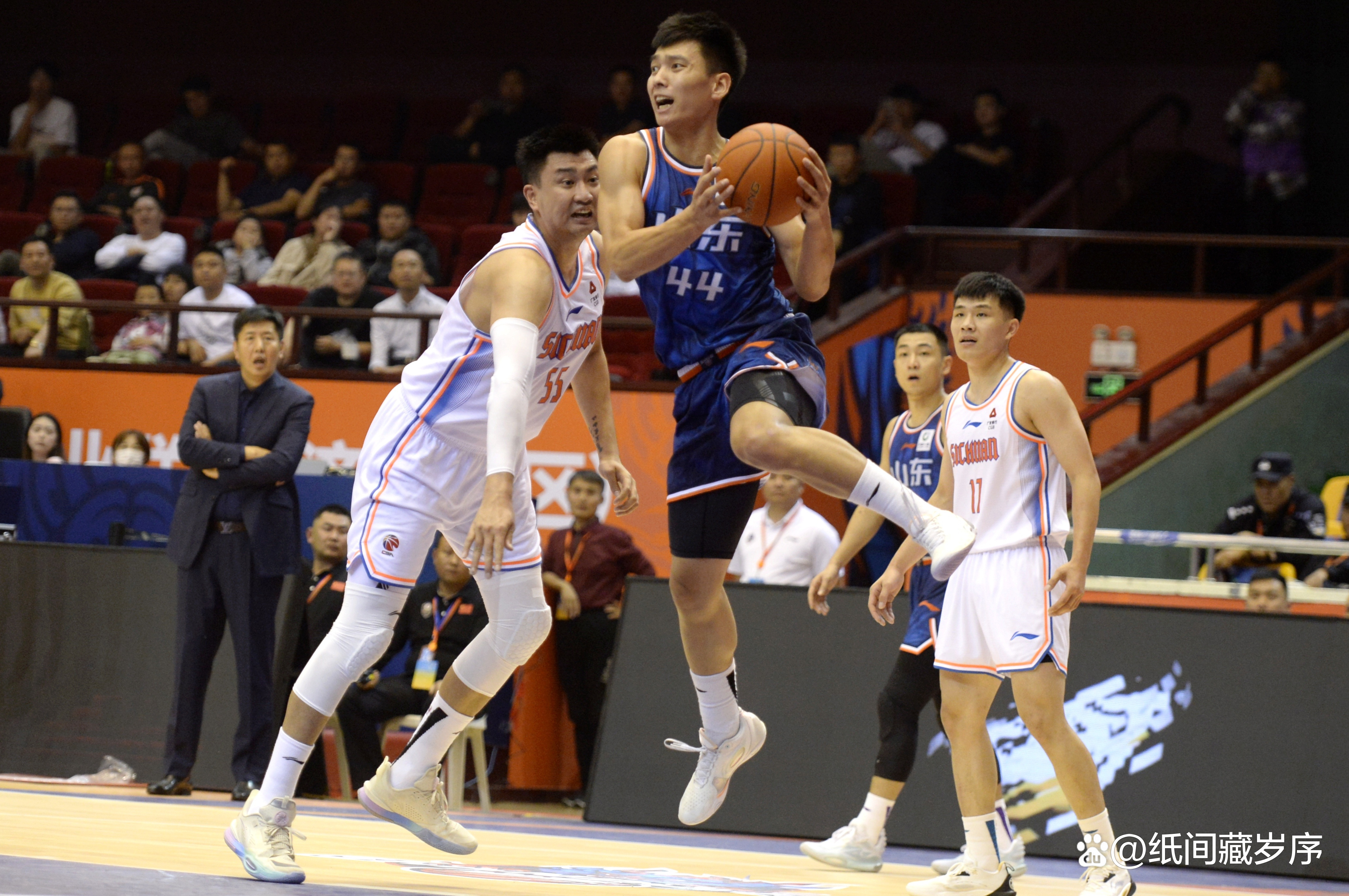 九游体育-武汉三镇主帅复盘备战德国杯国际比赛日广厦男篮备战欧超杯，今晚密尔沃基雄鹿调整名单以备英超看傻球迷